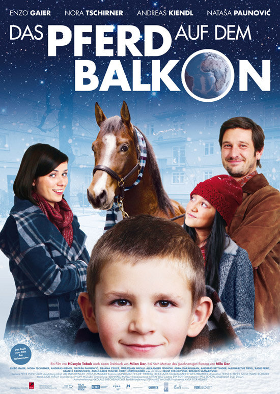 Лошадь на балконе (2012) постер